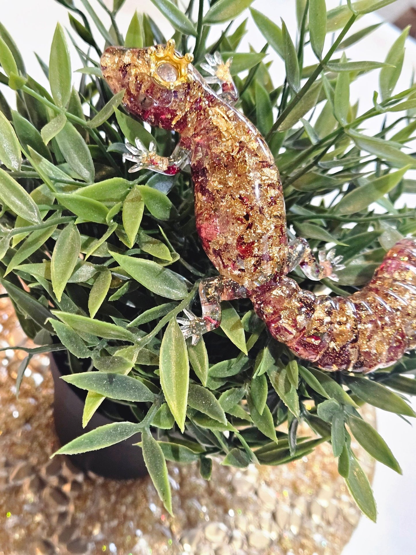 Resin fat tail Gecko in dried roses and Gold foil