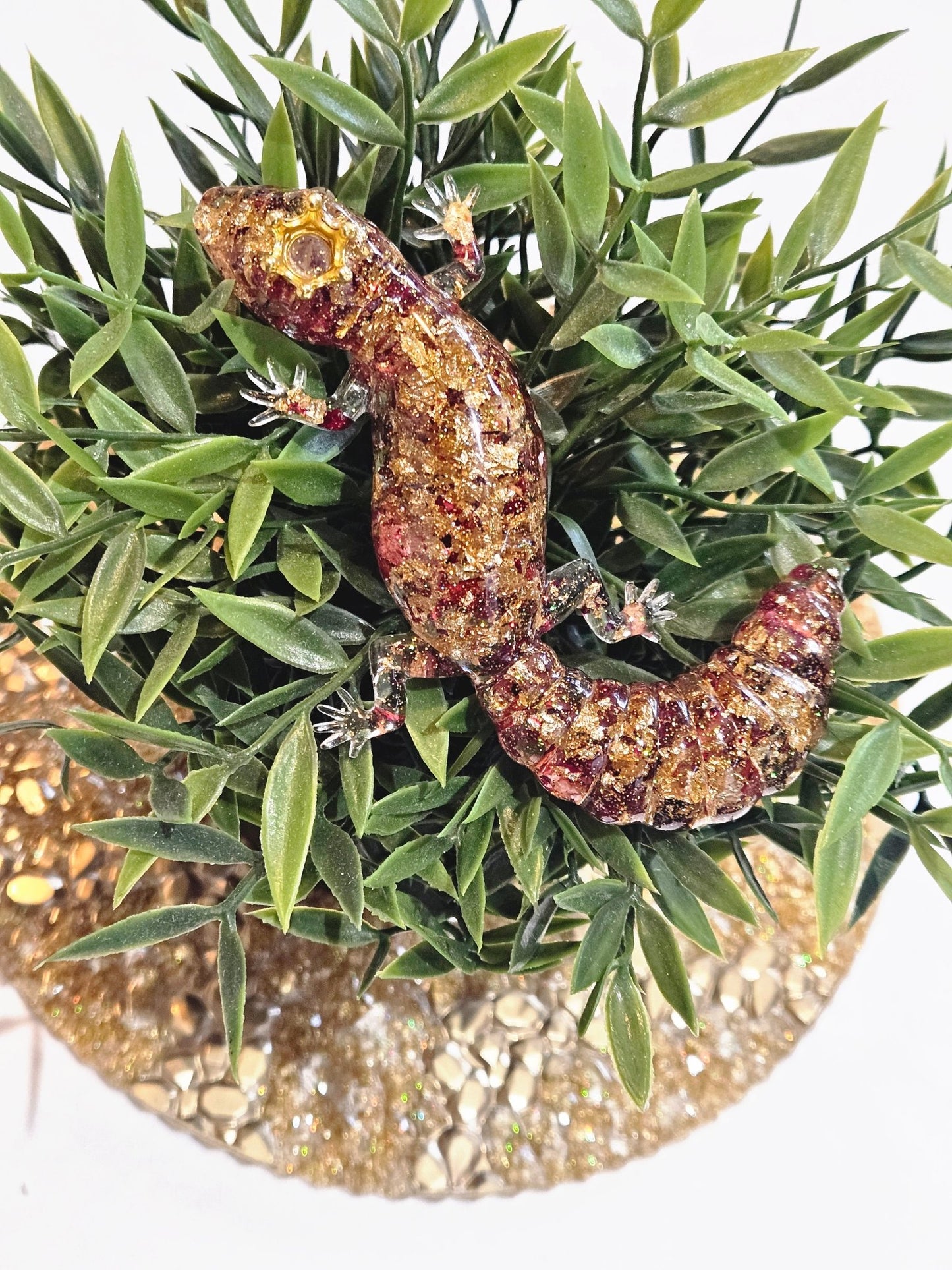 Resin fat tail Gecko in dried roses and Gold foil