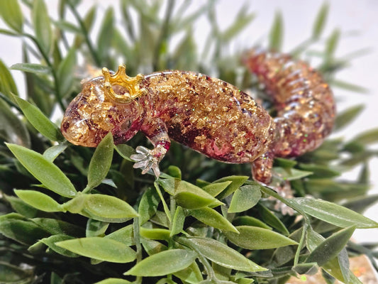 Resin fat tail Gecko in dried roses and Gold foil