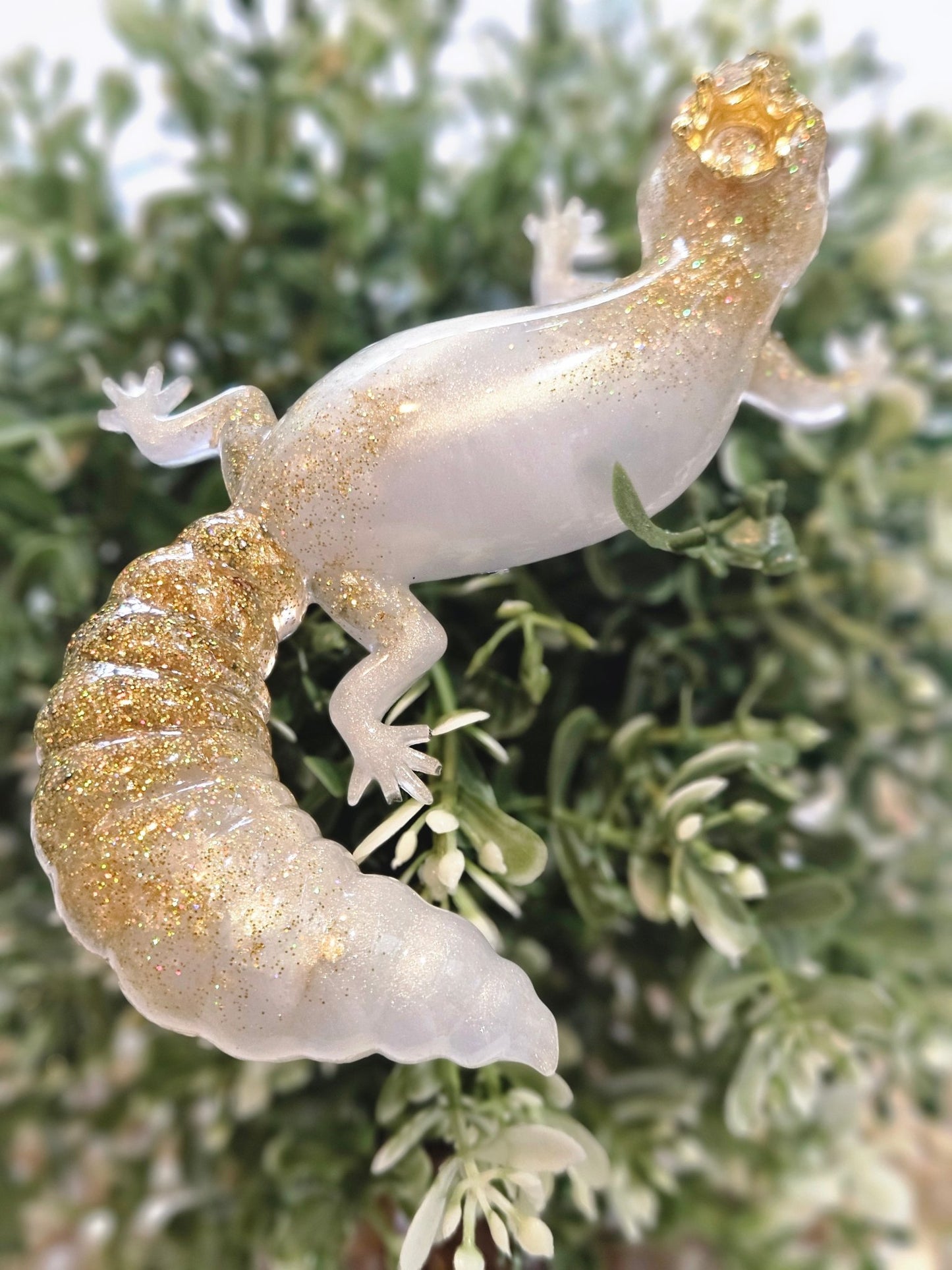 Resin fat tail Gecko in Pearl, Gold foil and Glitter