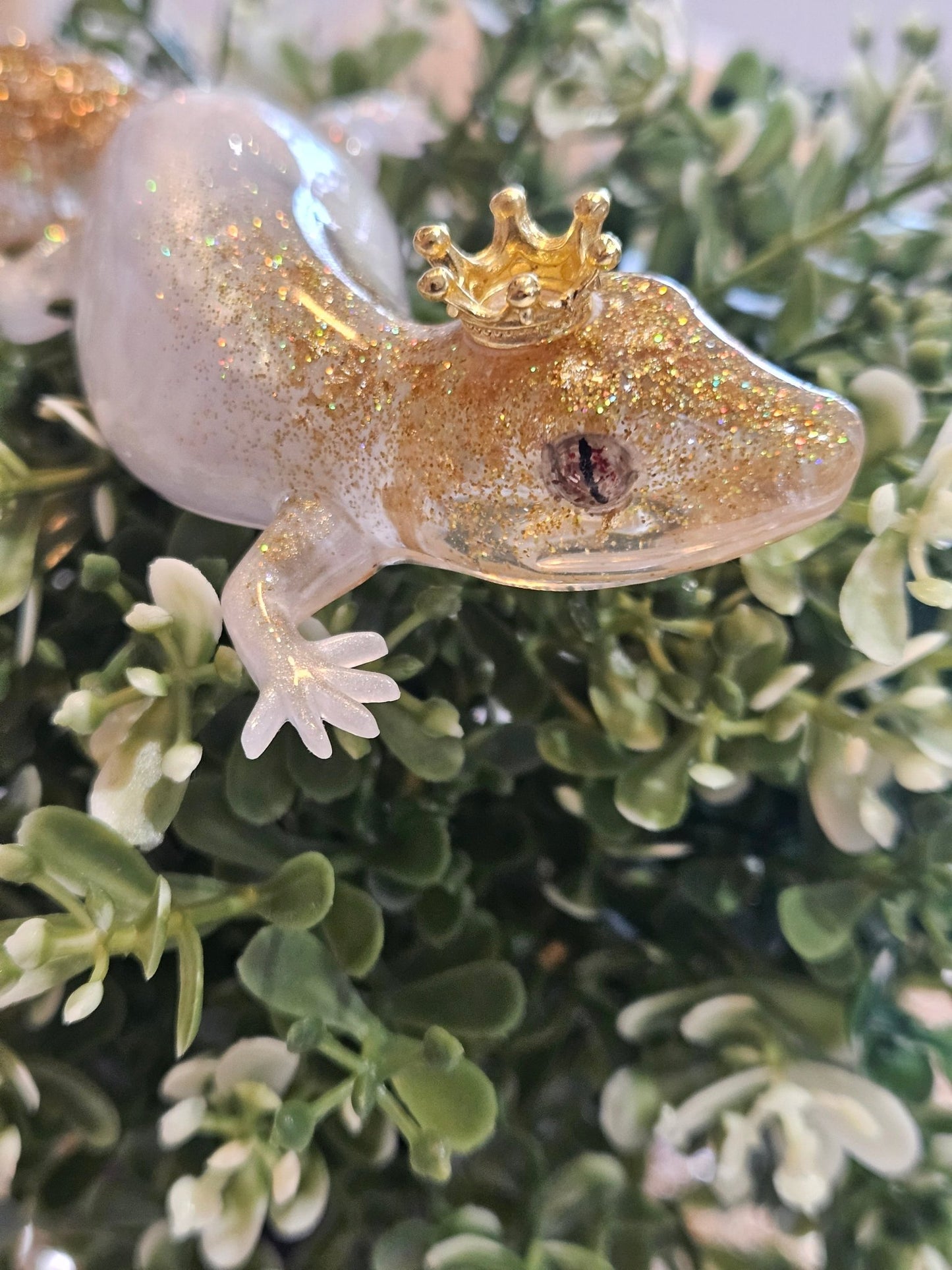 Resin fat tail Gecko in Pearl, Gold foil and Glitter