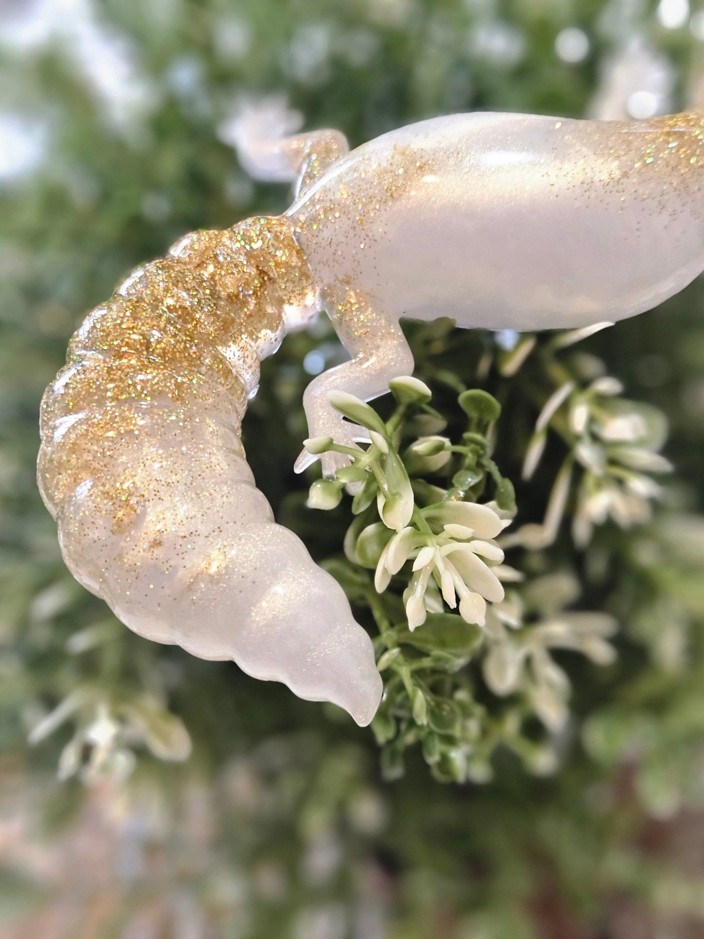 Resin fat tail Gecko in Pearl, Gold foil and Glitter