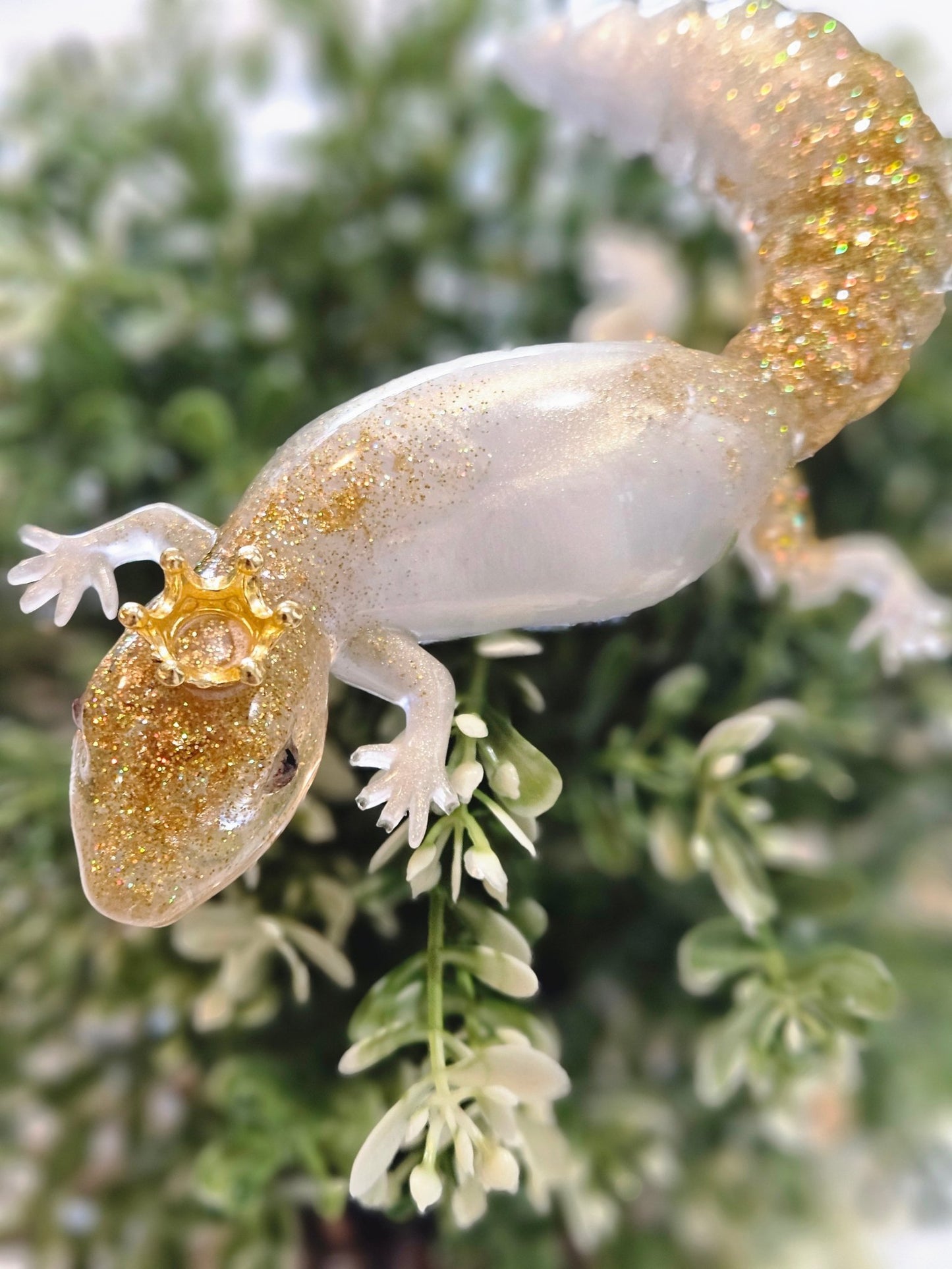 Resin fat tail Gecko in Pearl, Gold foil and Glitter