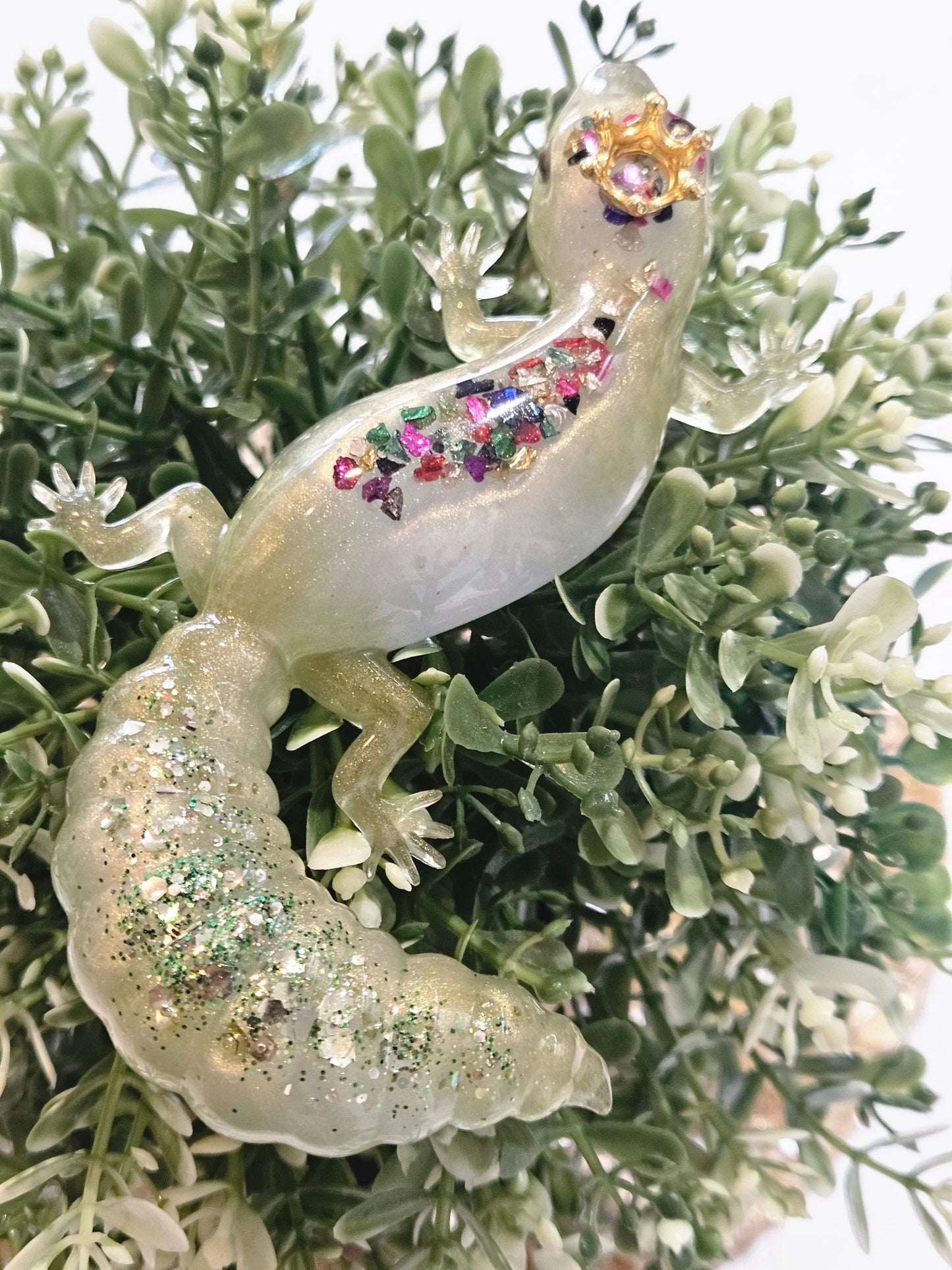 Resin Fat tail Gecko in Gold, Green and Pearl with lights and glow-in-the-dark glitter