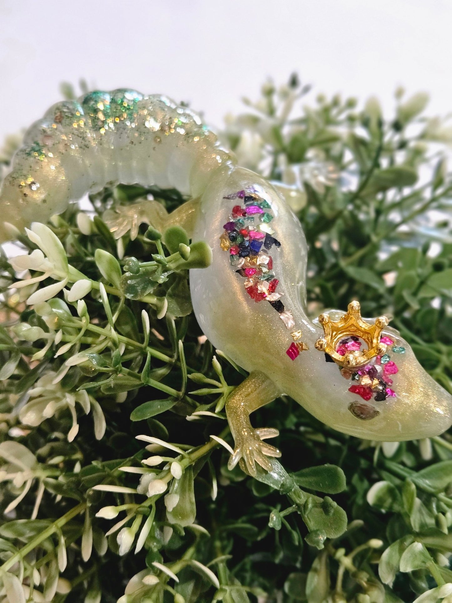 Resin Fat tail Gecko in Gold, Green and Pearl with lights and glow-in-the-dark glitter