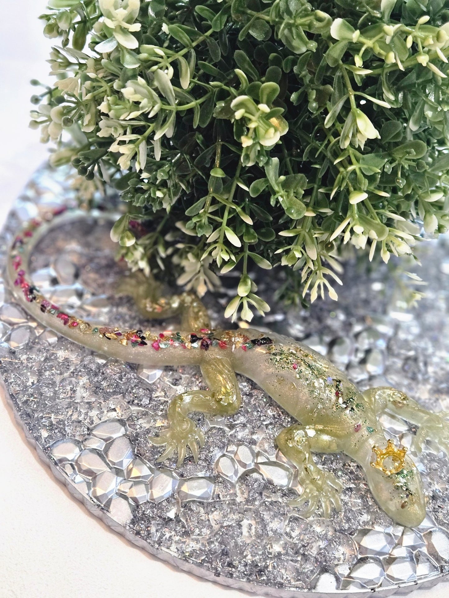 Resin Tribal Gecko in Gold, Green and Pearl and glow-in-the-dark glitter