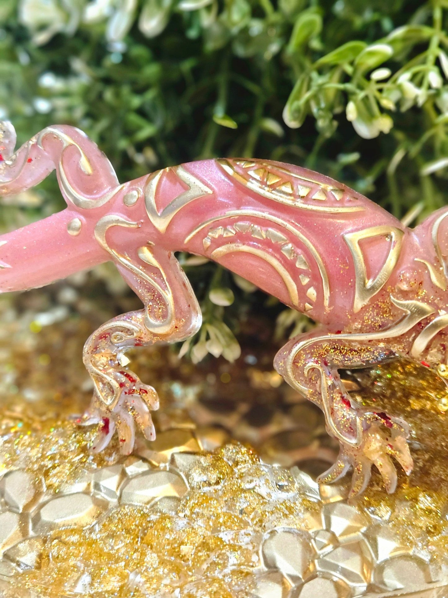 Resin Tribal Gecko in Pink and Glitter