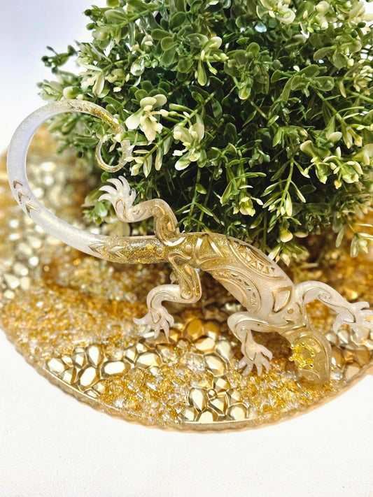 Resin Tribal Gecko in Pearl, Gold foil and Glitter